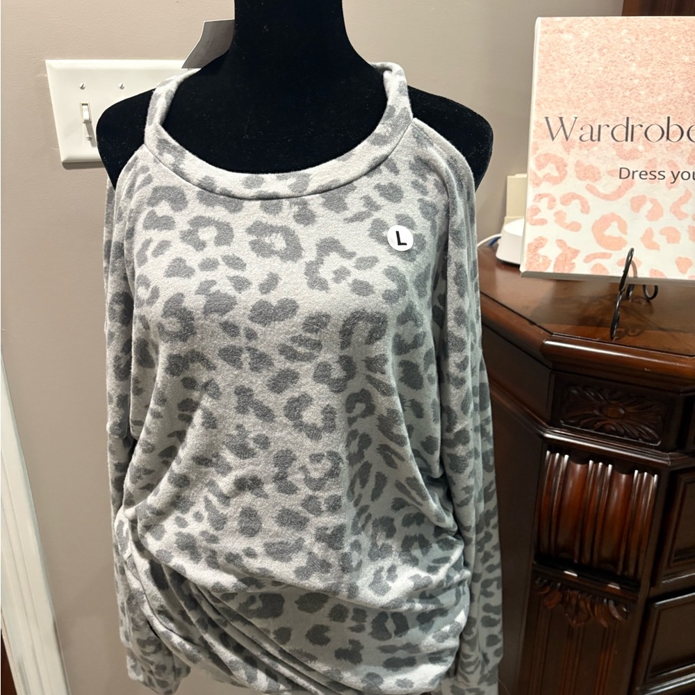Gray Leopard Print Women's Top Long Sleeve